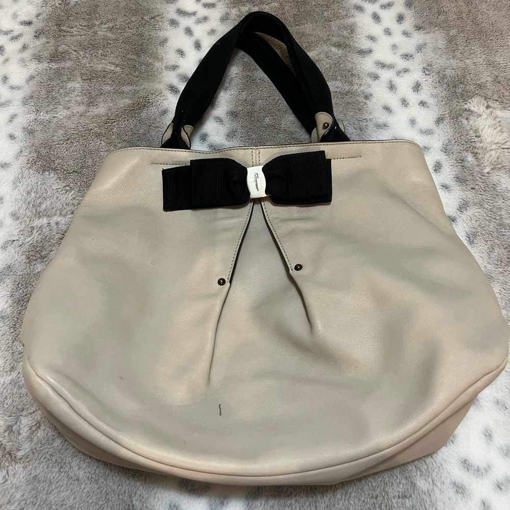 Salvatore Ferragamo Beige Leather Vera Ribbon Bow Tote